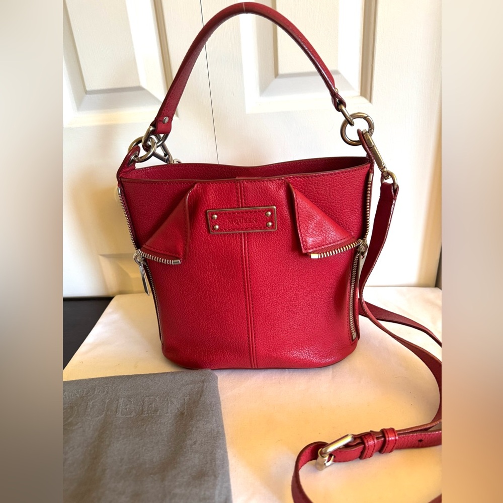 ALEXANDER McQUEEN Red Leather Crossbody Bucket Bag - Picture 3 of 16